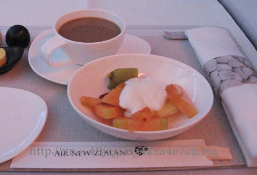 ニュージーランド航空・ビジネスクラスの機内食・フルーツサラダ
